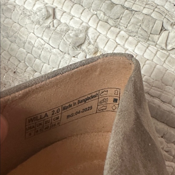 Like new! Vionic WILLA 2.0 Slip On Flat Driftwood Suede - Picture 7 of 10